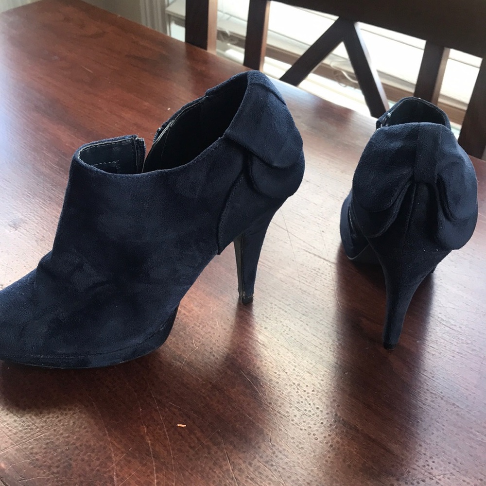 Navy booties with bow detail